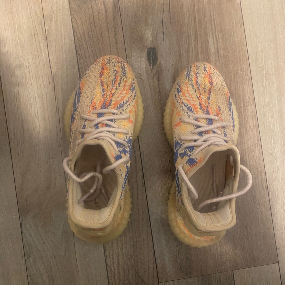 Yeezy sneakers mens 5 womens 6.5 worn no box